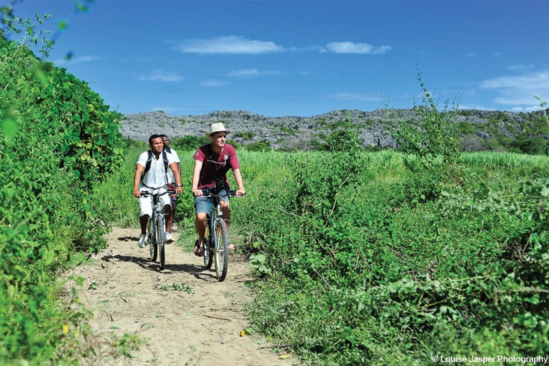 bicycle-ride_Tsingy_ankarana_iharana-bush-camp_north_madagascar